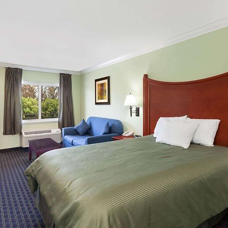 Travelodge By Wyndham Orange County Airport/ Коста-Меса Екстер'єр фото