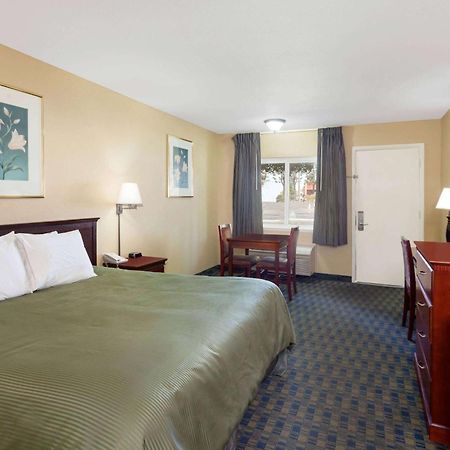 Travelodge By Wyndham Orange County Airport/ Коста-Меса Екстер'єр фото