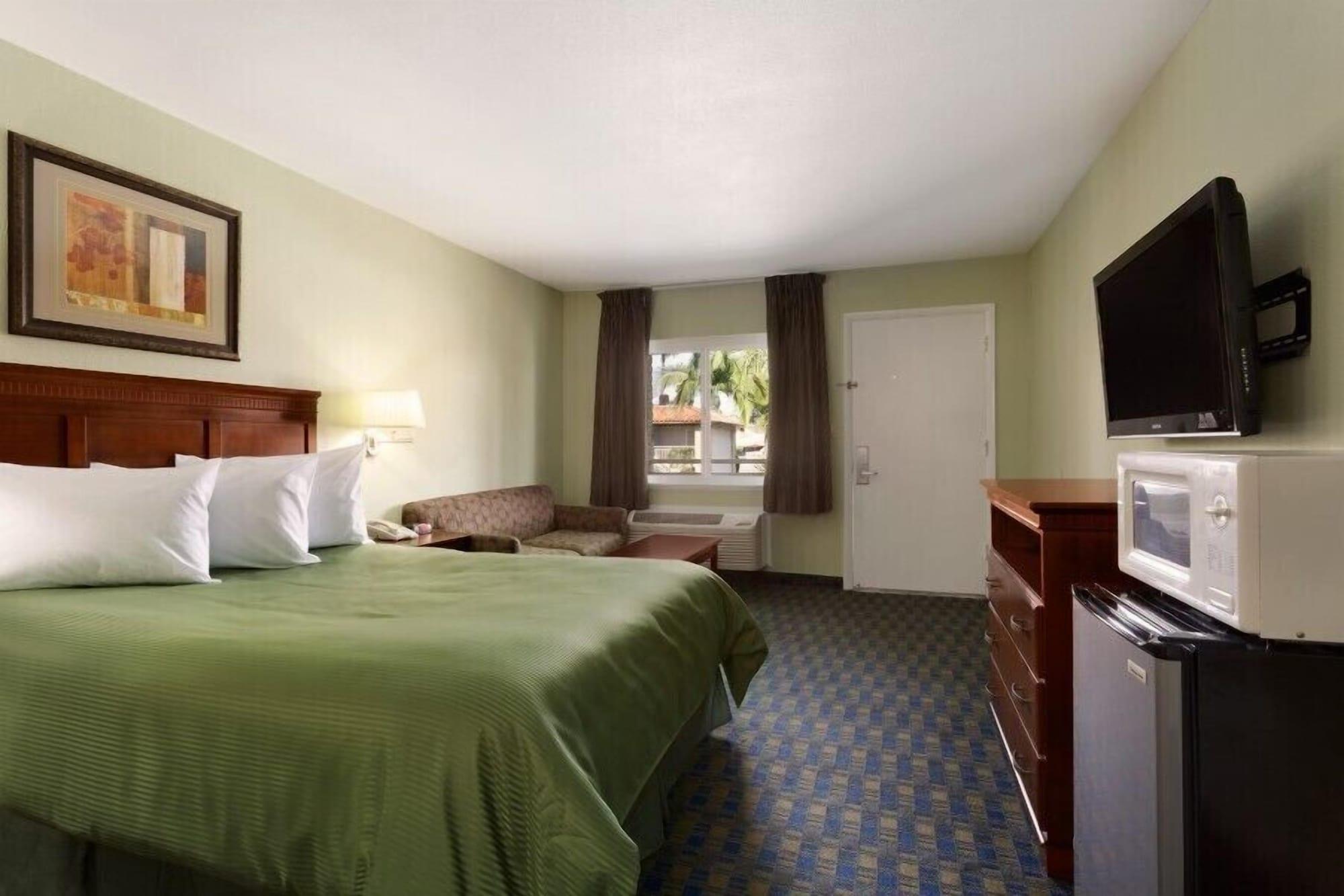 Travelodge By Wyndham Orange County Airport/ Коста-Меса Екстер'єр фото