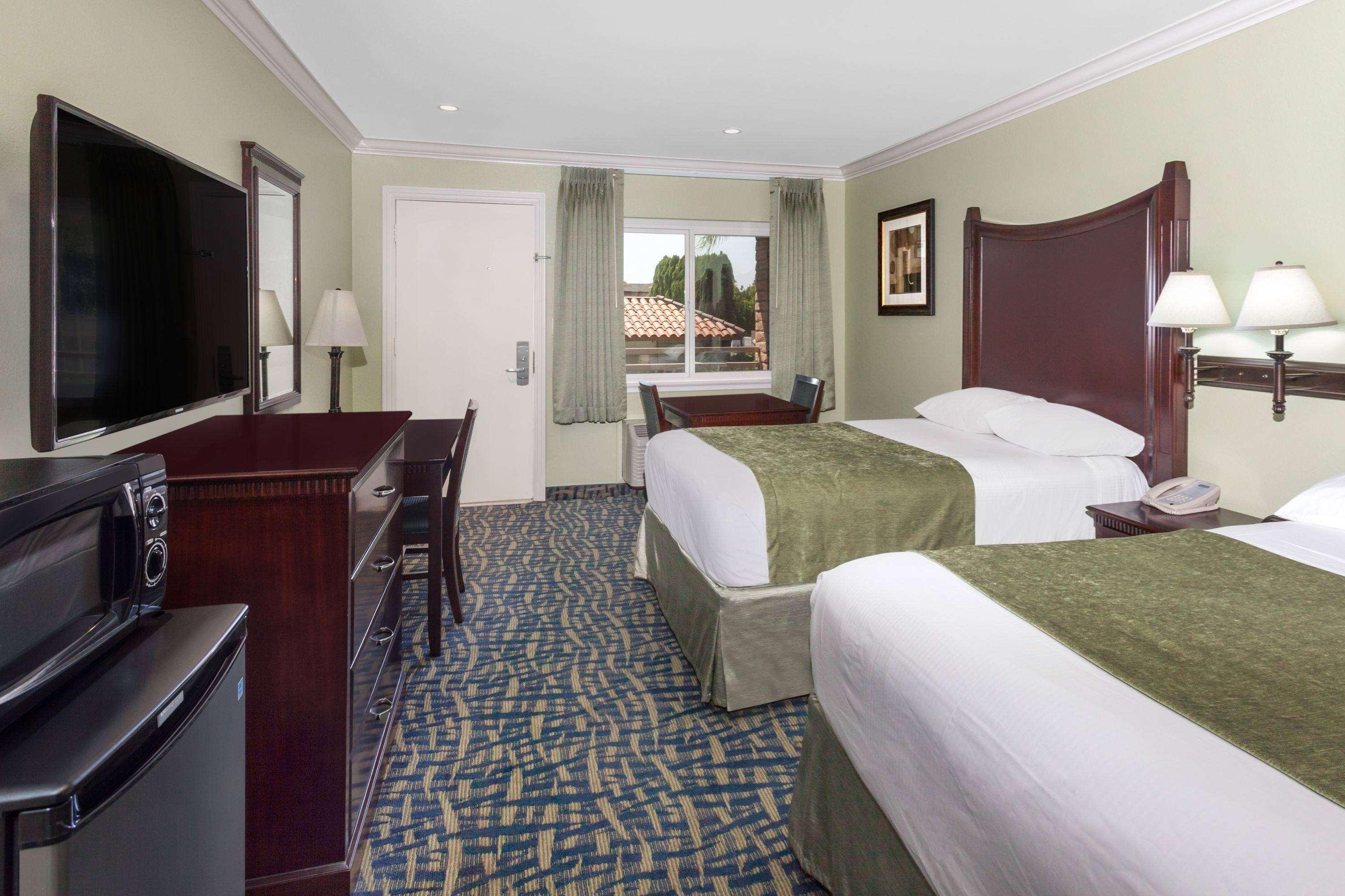 Travelodge By Wyndham Orange County Airport/ Коста-Меса Екстер'єр фото