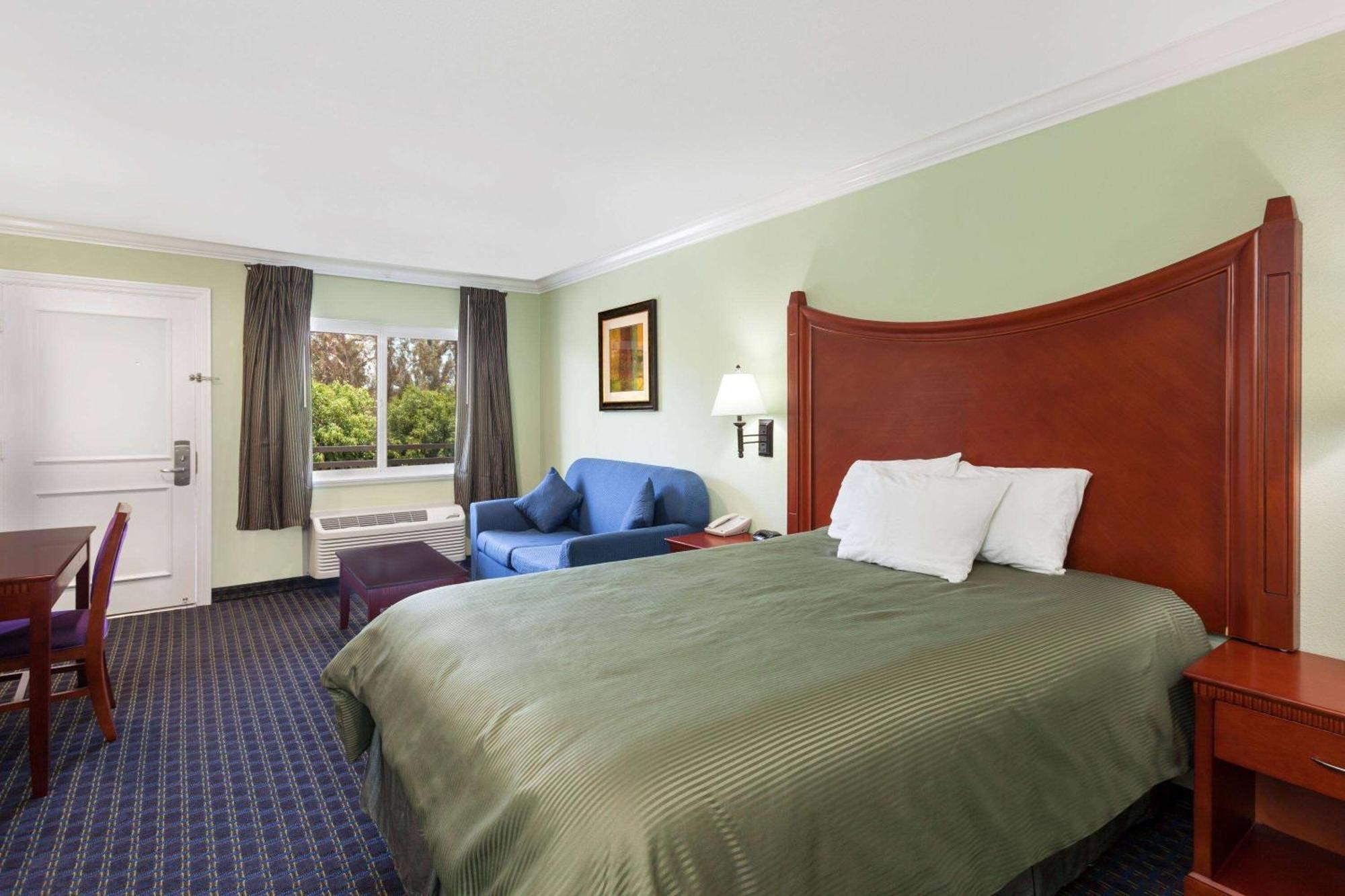 Travelodge By Wyndham Orange County Airport/ Коста-Меса Екстер'єр фото